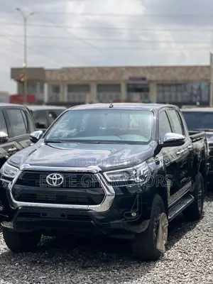New Toyota Hilux 2025 Black