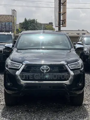 New Toyota Hilux 2025 Black