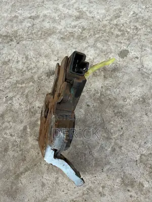Toyota Camry 2012 Boot Lock