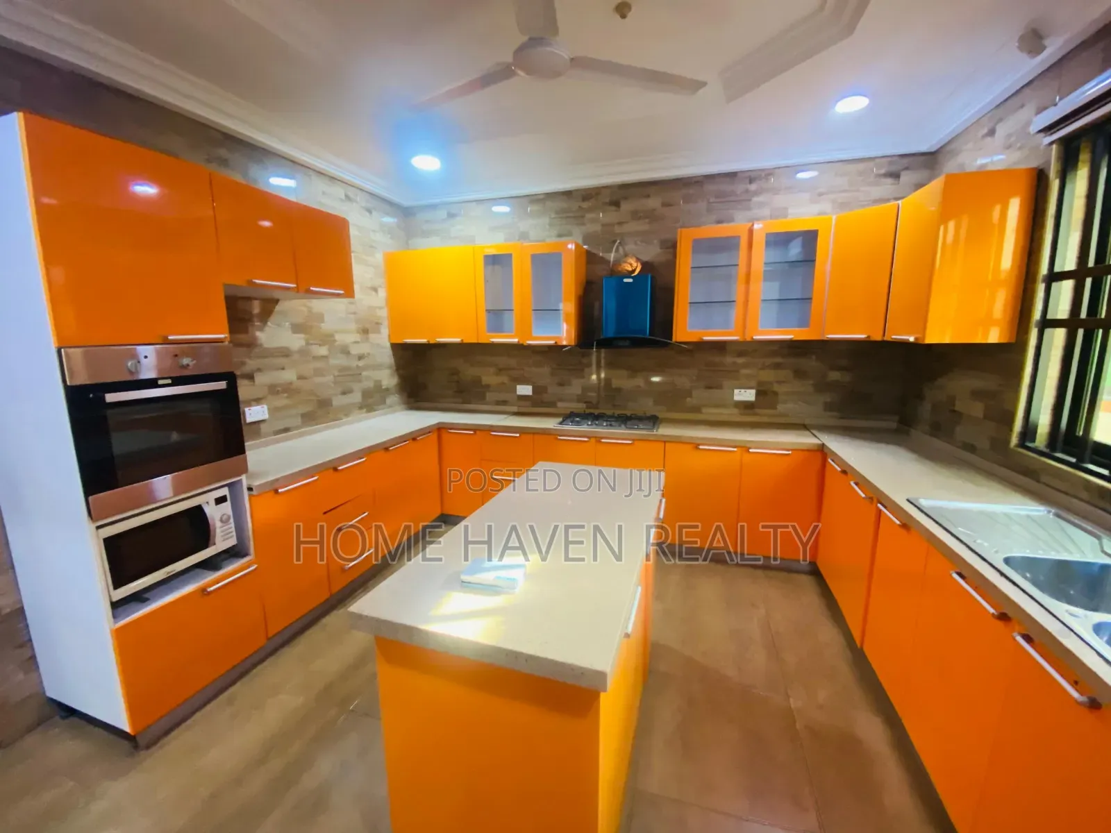 5bdrm House in Dzorwulu for rent
