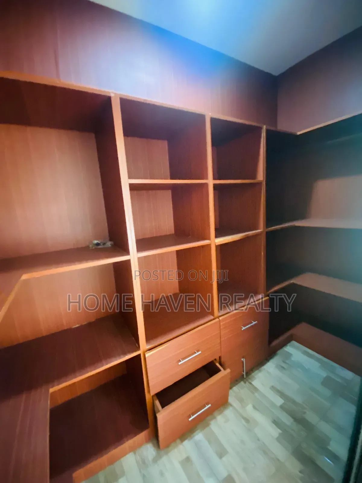 5bdrm House in Dzorwulu for rent