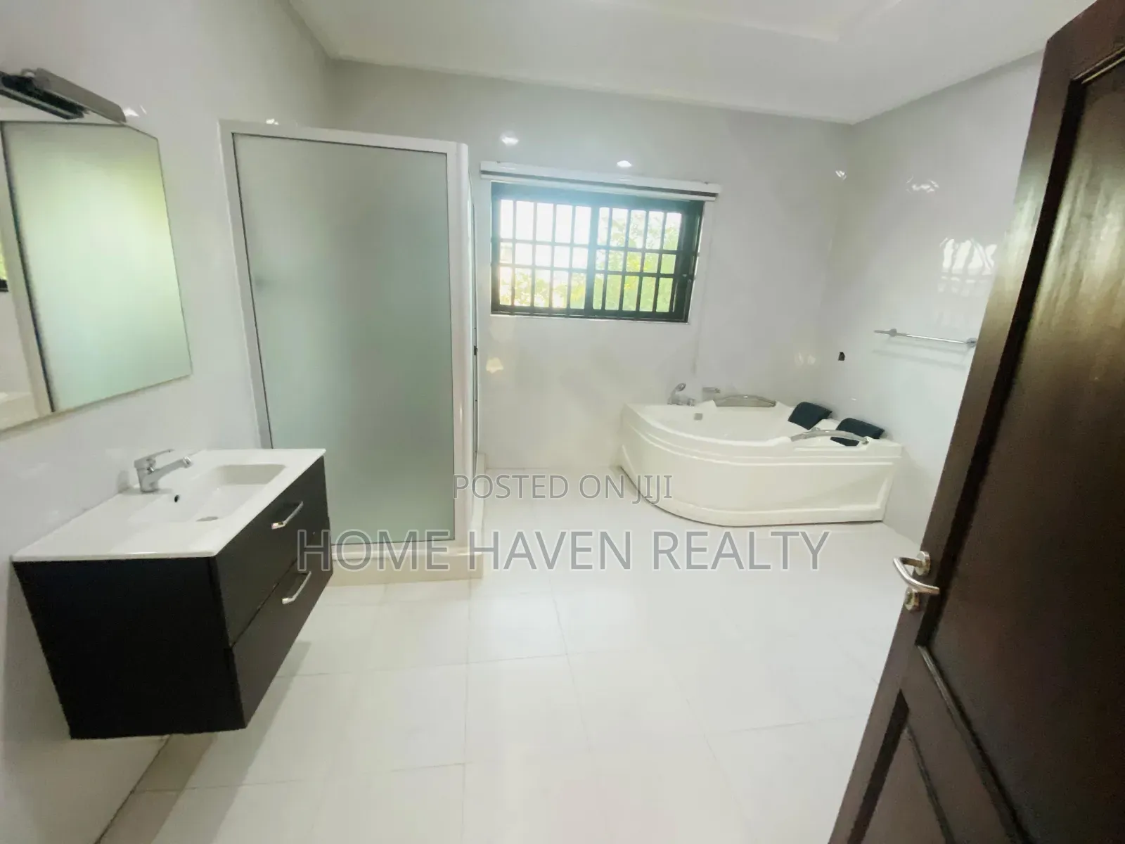 5bdrm House in Dzorwulu for rent