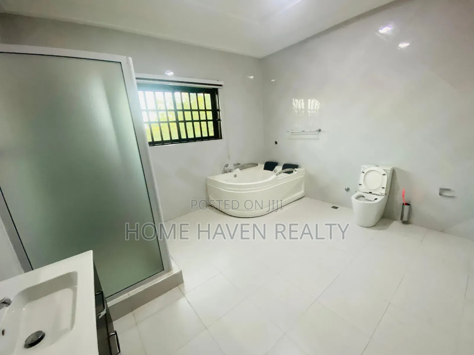 5bdrm House in Dzorwulu for rent