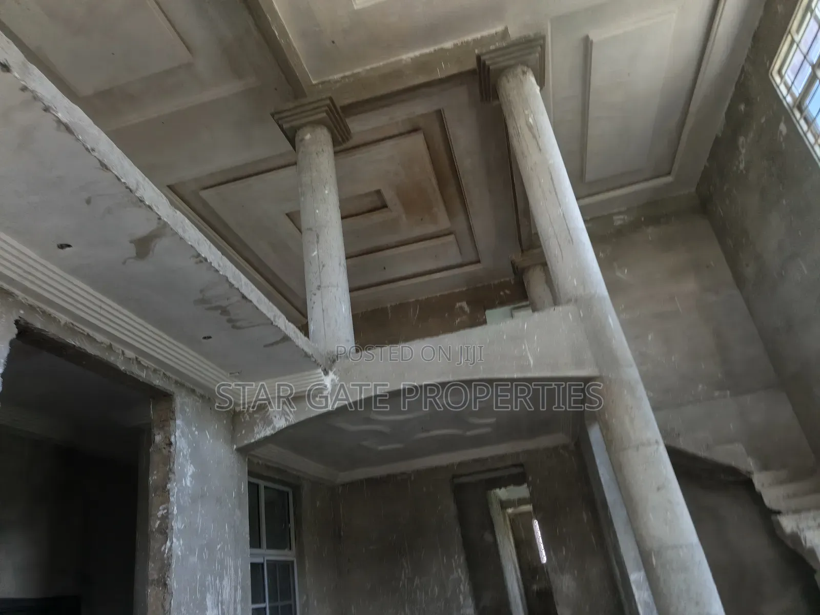 5bdrm House in Kwamo, Kumasi Metropolitan for sale