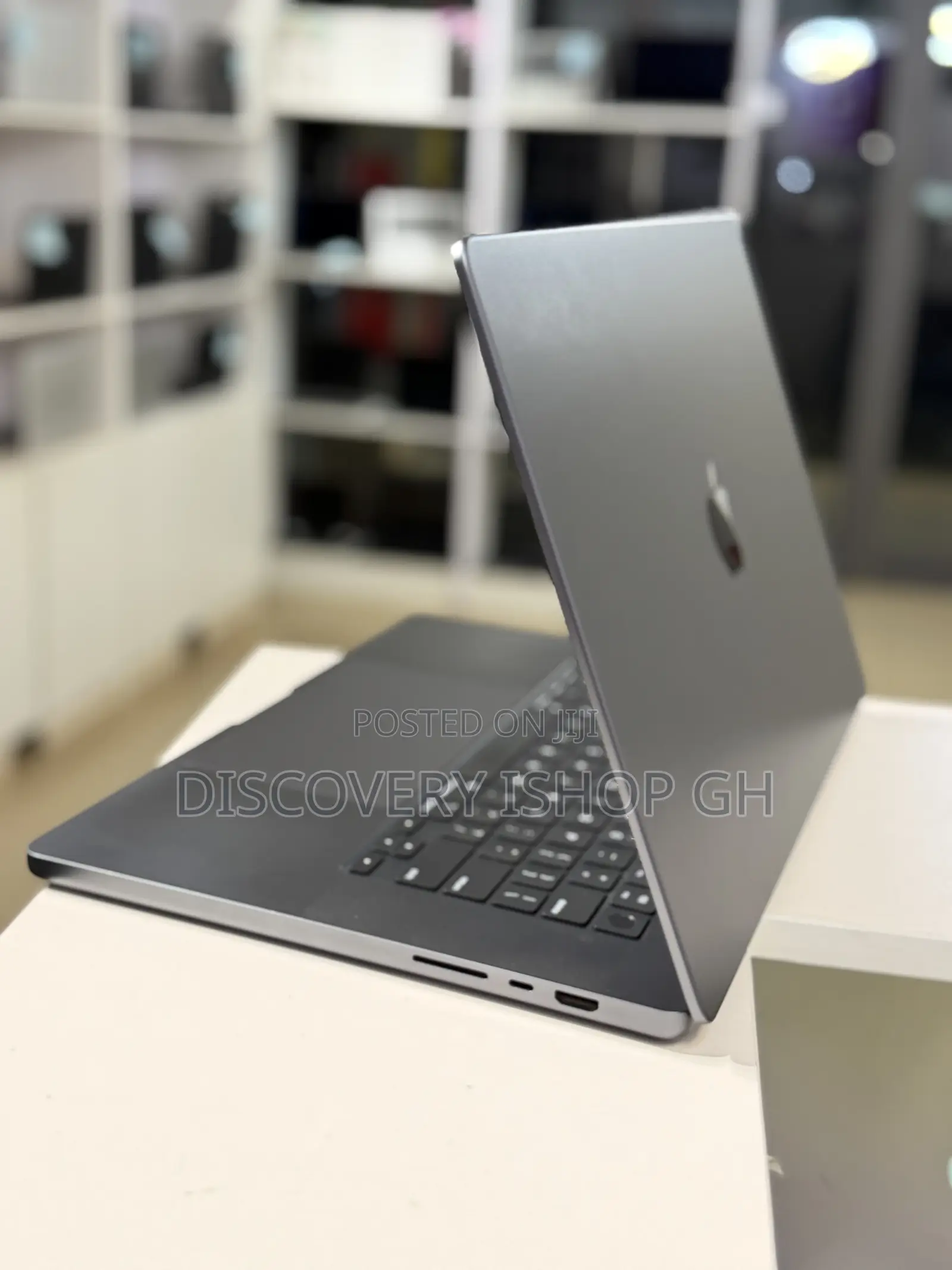 Apple MacBook Pro 2023 M3 Pro 16-inch 18GB Apple M3 Pro SSD 512GB
