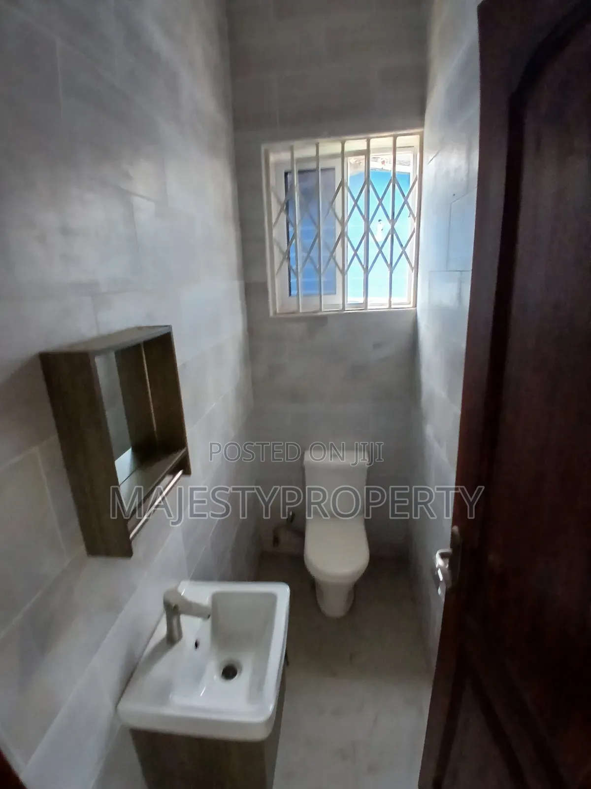 3bdrm Apartment in Okpoegonor, Manet Court for rent