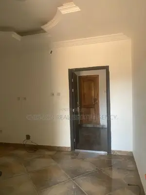 10bdrm Apartment in Chis-Lon Broker’S, Adade for rent