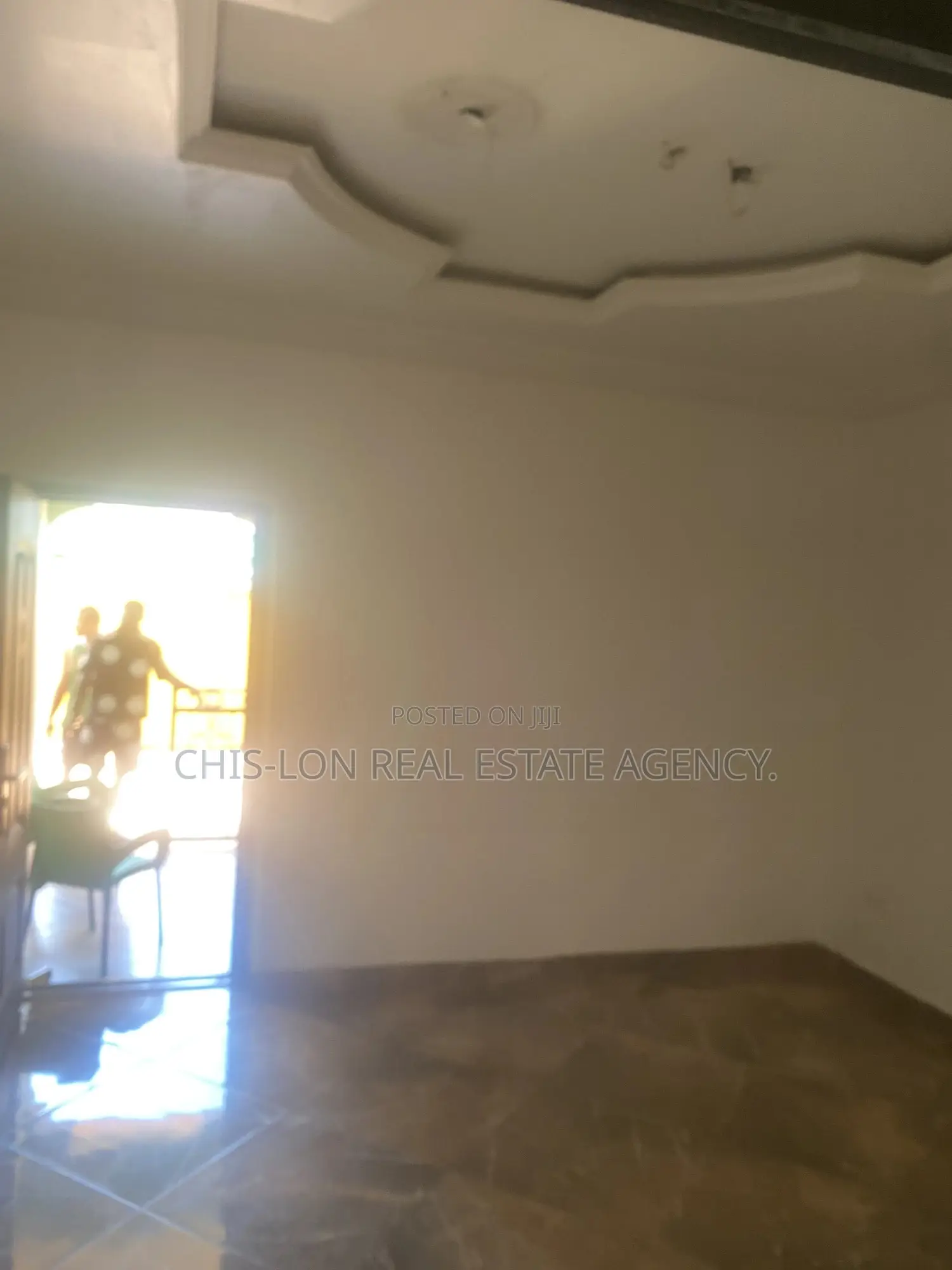 10bdrm Apartment in Chis-Lon Broker’S, Adade for rent