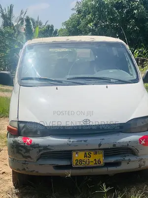 Toyota HiAce 2003 White
