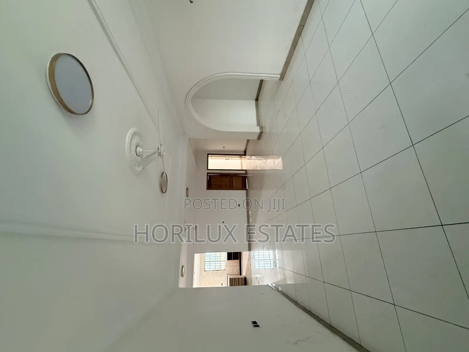 3bdrm Apartment in Very Close To Road, Adjiriganor for rent