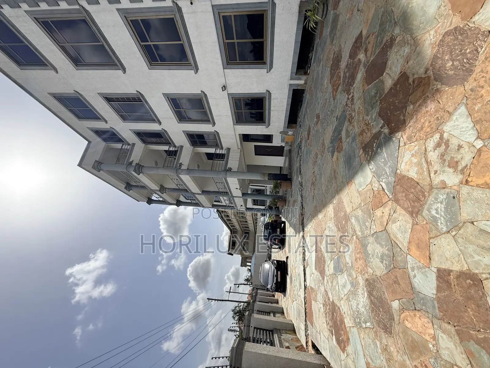 3bdrm Apartment in Very Close To Road, Adjiriganor for rent