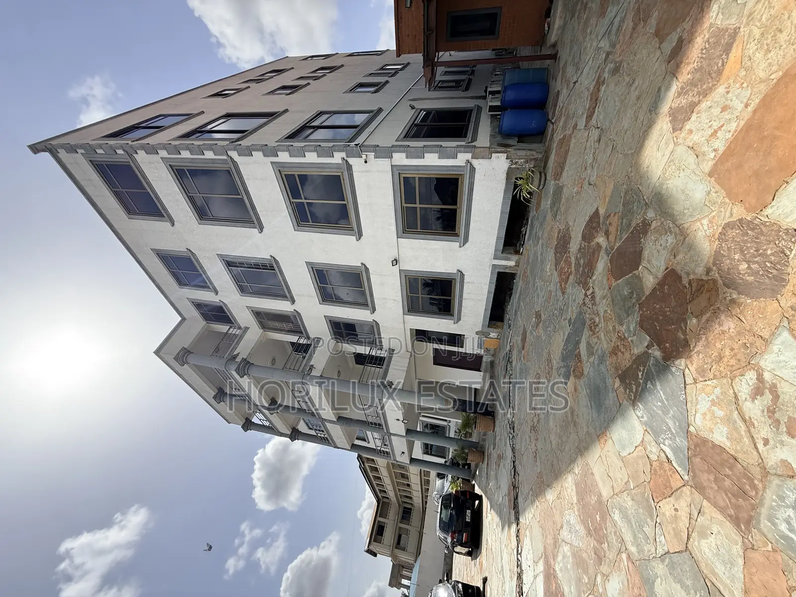 3bdrm Apartment in Very Close To Road, Adjiriganor for rent