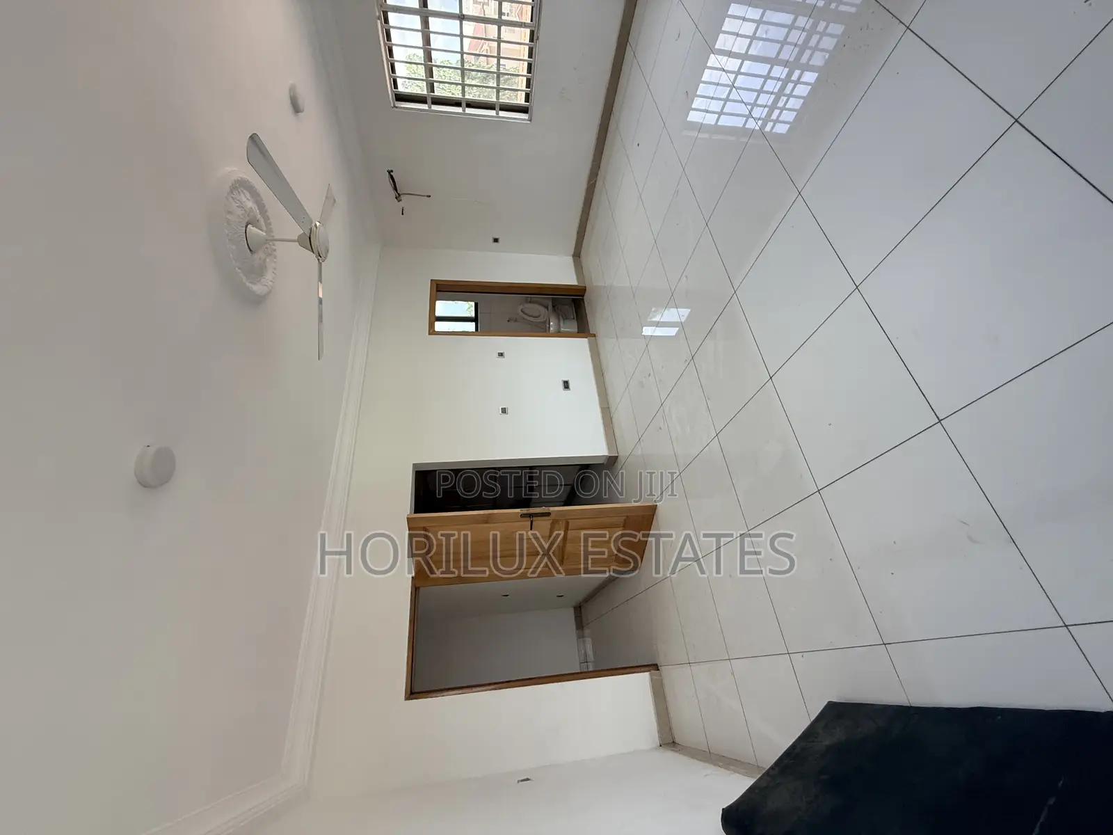3bdrm Apartment in Very Close To Road, Adjiriganor for rent