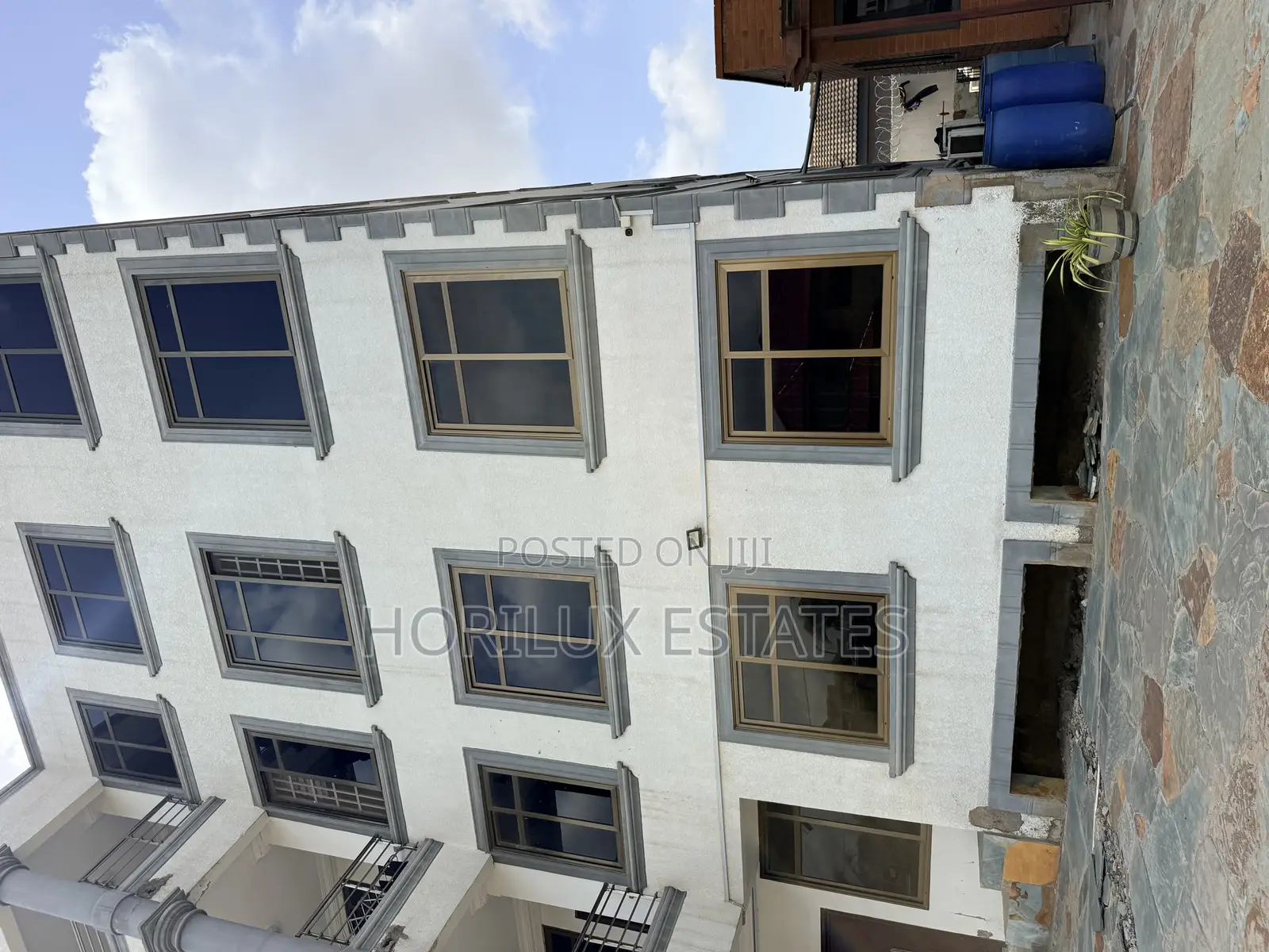 3bdrm Apartment in Very Close To Road, Adjiriganor for rent