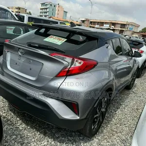 Toyota C-HR XLE FWD Sport Utility (2.0L 4cyl 2AM) 2018 Gray