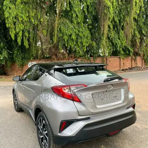Toyota C-HR XLE FWD Sport Utility (2.0L 4cyl 2AM) 2018 Gray