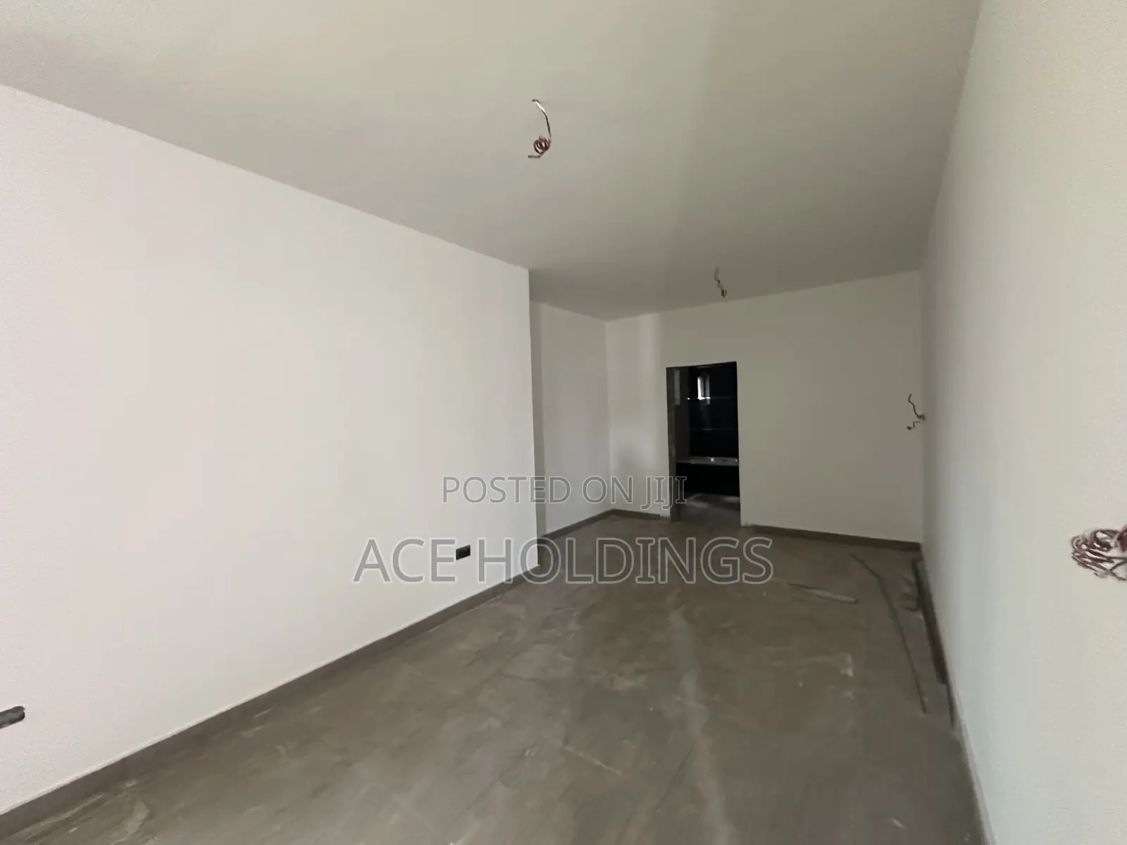 5bdrm Mansion in East Legon for sale