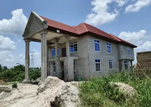 5bdrm House in Kumasi Ejisu Road for sale