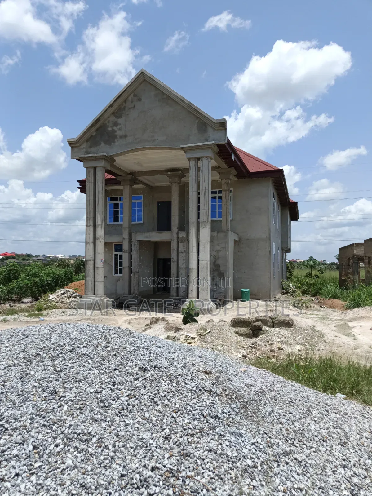 5bdrm House in Kumasi Ejisu Road for sale