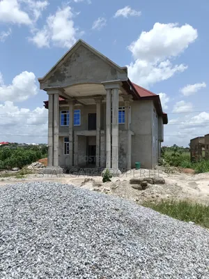 5bdrm House in Kumasi Ejisu Road for sale