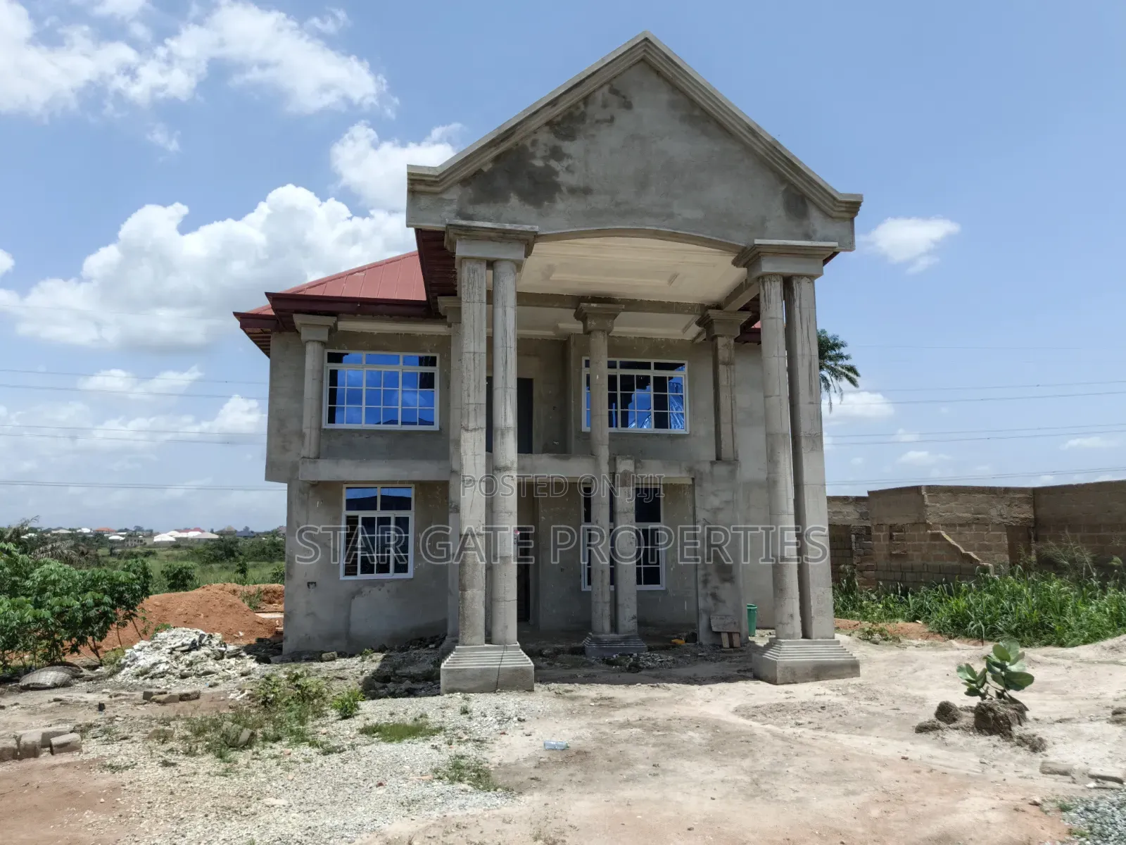 5bdrm House in Kumasi Ejisu Road for sale