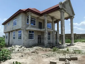 5bdrm House in Kumasi Ejisu Road for sale