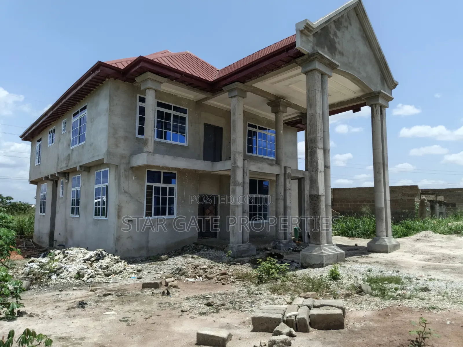 5bdrm House in Kumasi Ejisu Road for sale