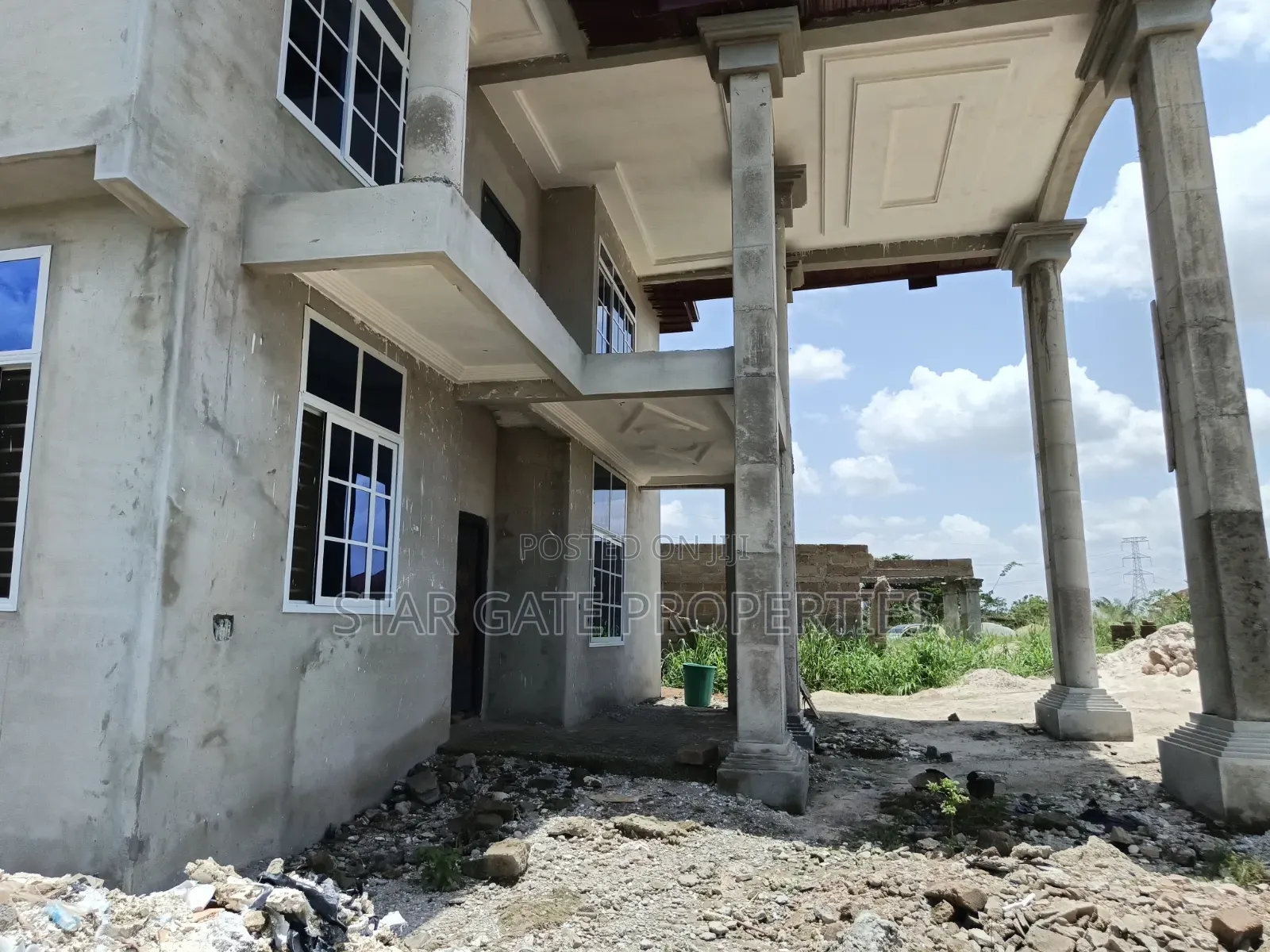 5bdrm House in Kumasi Ejisu Road for sale