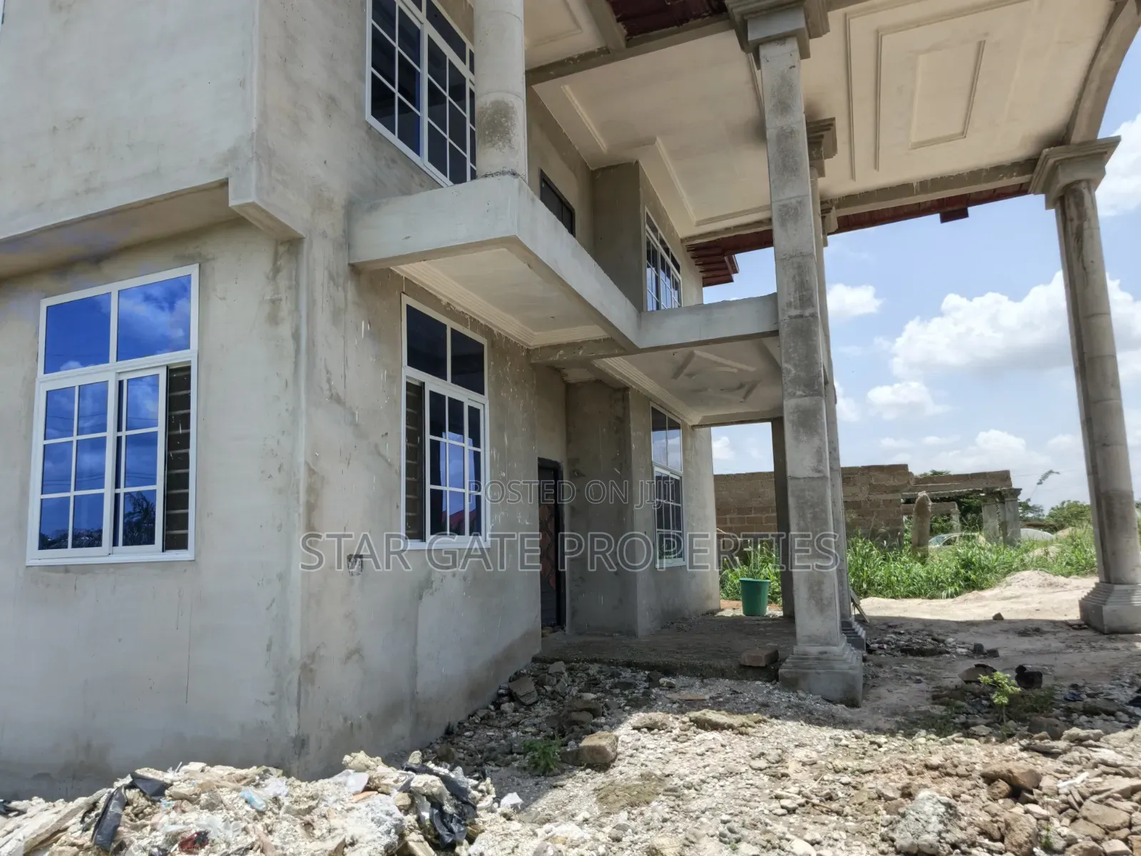 5bdrm House in Kumasi Ejisu Road for sale