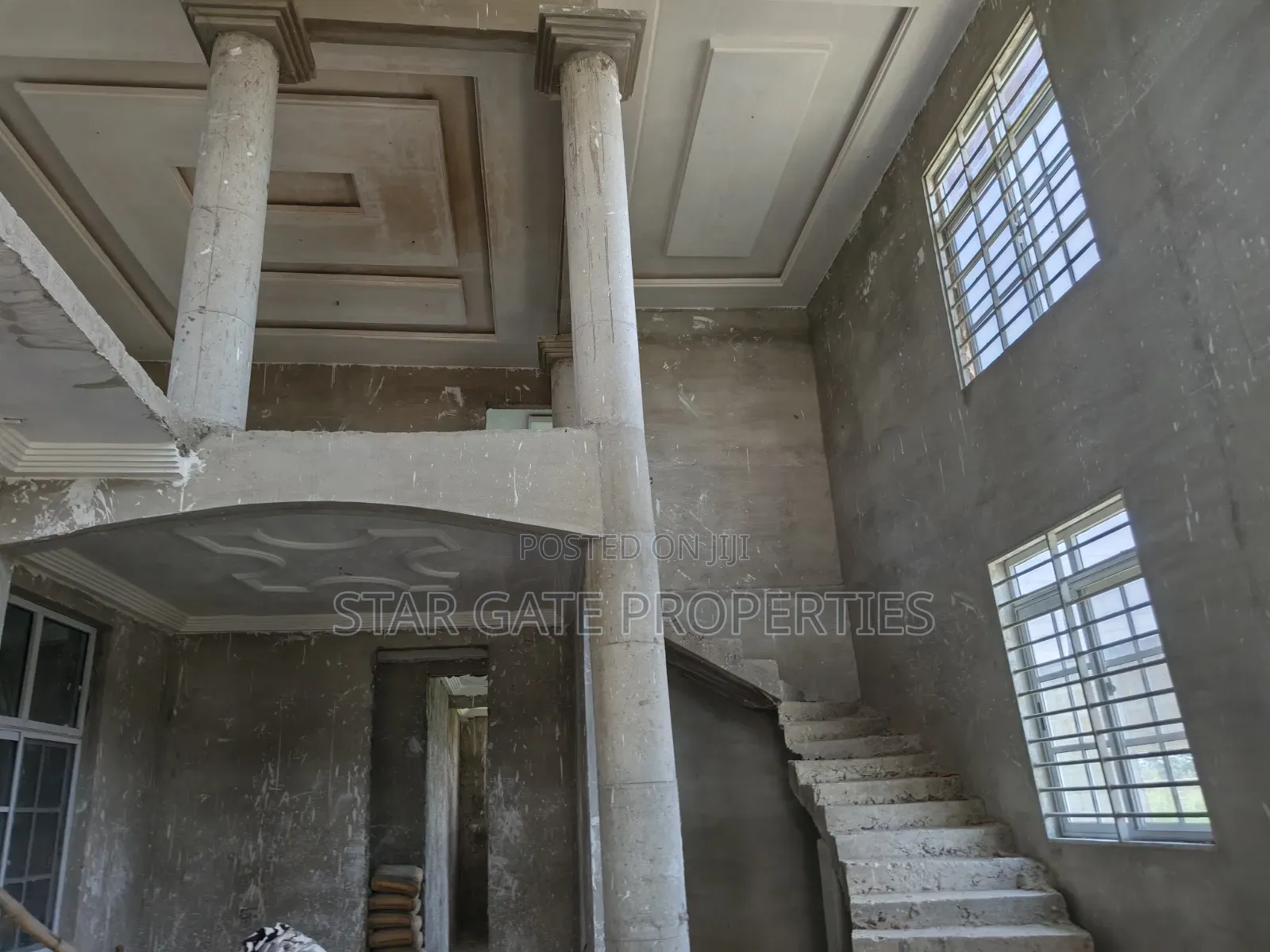 5bdrm House in Kumasi Ejisu Road for sale