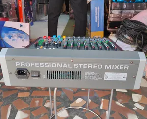 Yamaha Pa-800 8-Channel Professional Mixer,