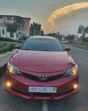 Toyota Camry XLE 4dr Sedan w/Prod. End 11/13 (2.5L 4cyl 6A) 2014 Red