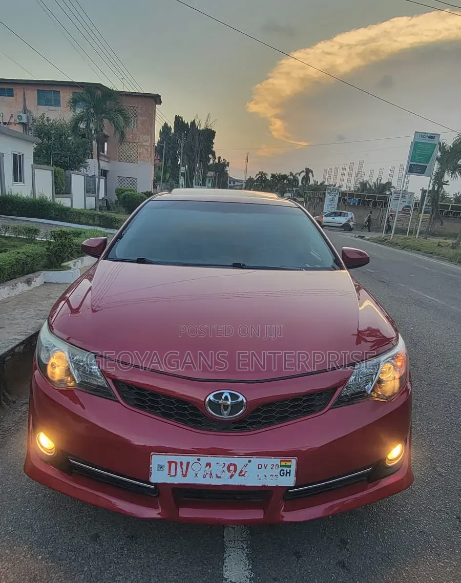 Toyota Camry XLE 4dr Sedan w/Prod. End 11/13 (2.5L 4cyl 6A) 2014 Red