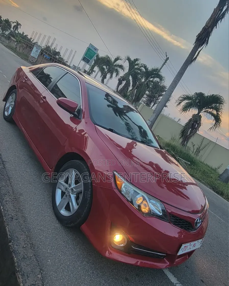 Toyota Camry XLE 4dr Sedan w/Prod. End 11/13 (2.5L 4cyl 6A) 2014 Red