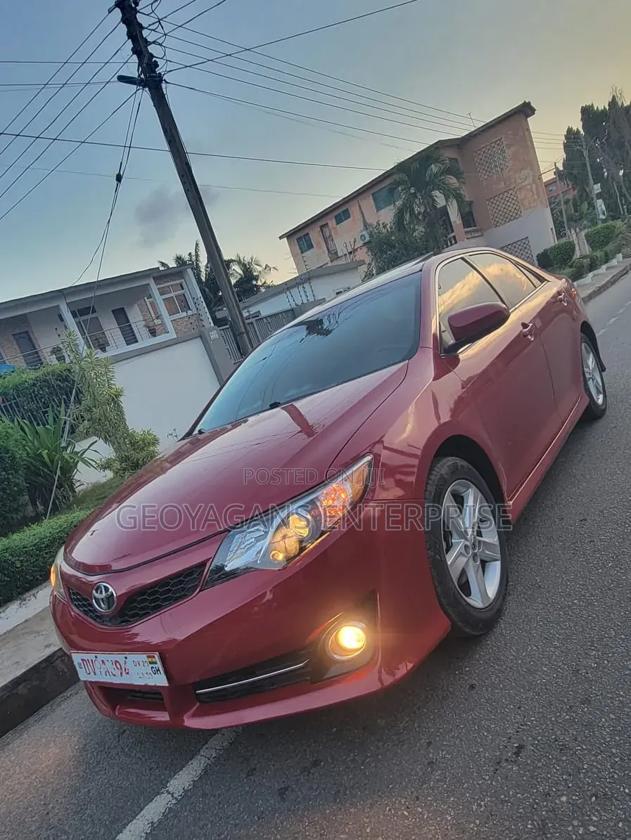 Toyota Camry XLE 4dr Sedan w/Prod. End 11/13 (2.5L 4cyl 6A) 2014 Red