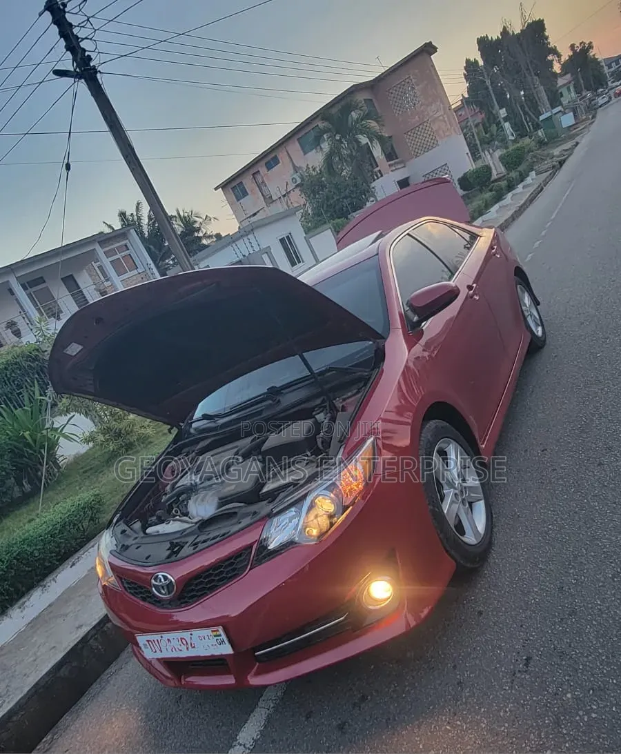 Toyota Camry XLE 4dr Sedan w/Prod. End 11/13 (2.5L 4cyl 6A) 2014 Red