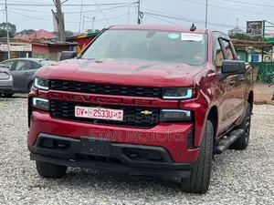 Chevrolet Silverado 2022 Silver