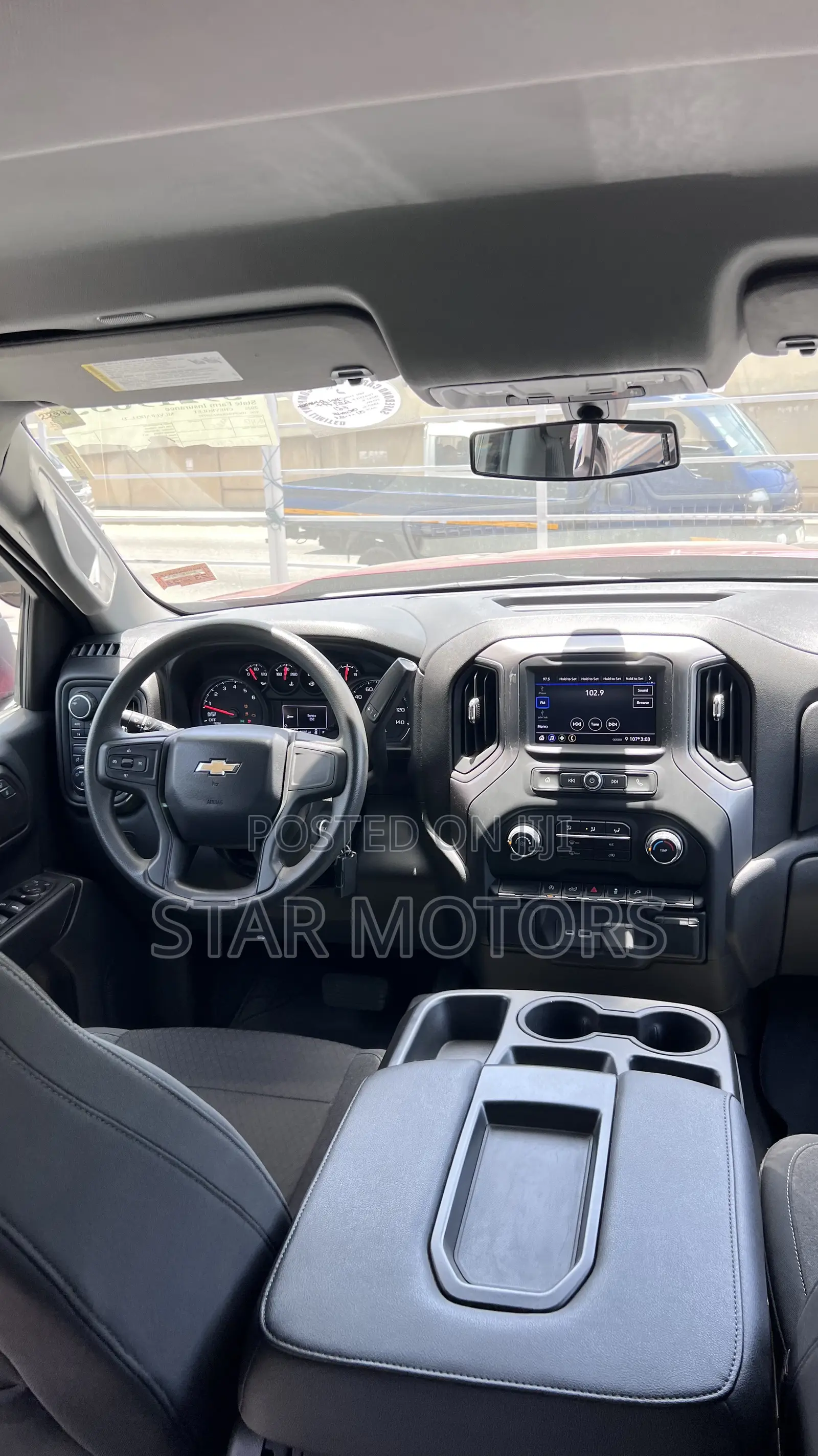 Chevrolet Silverado 2022 Silver