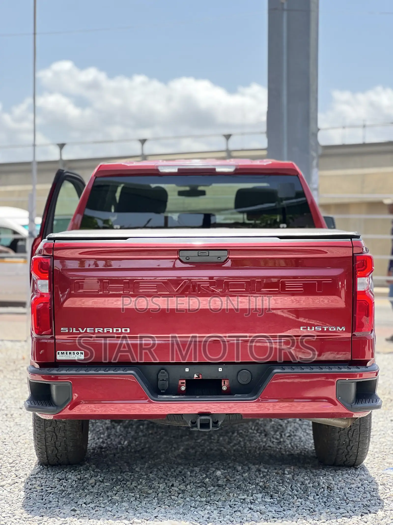 Chevrolet Silverado 2022 Silver