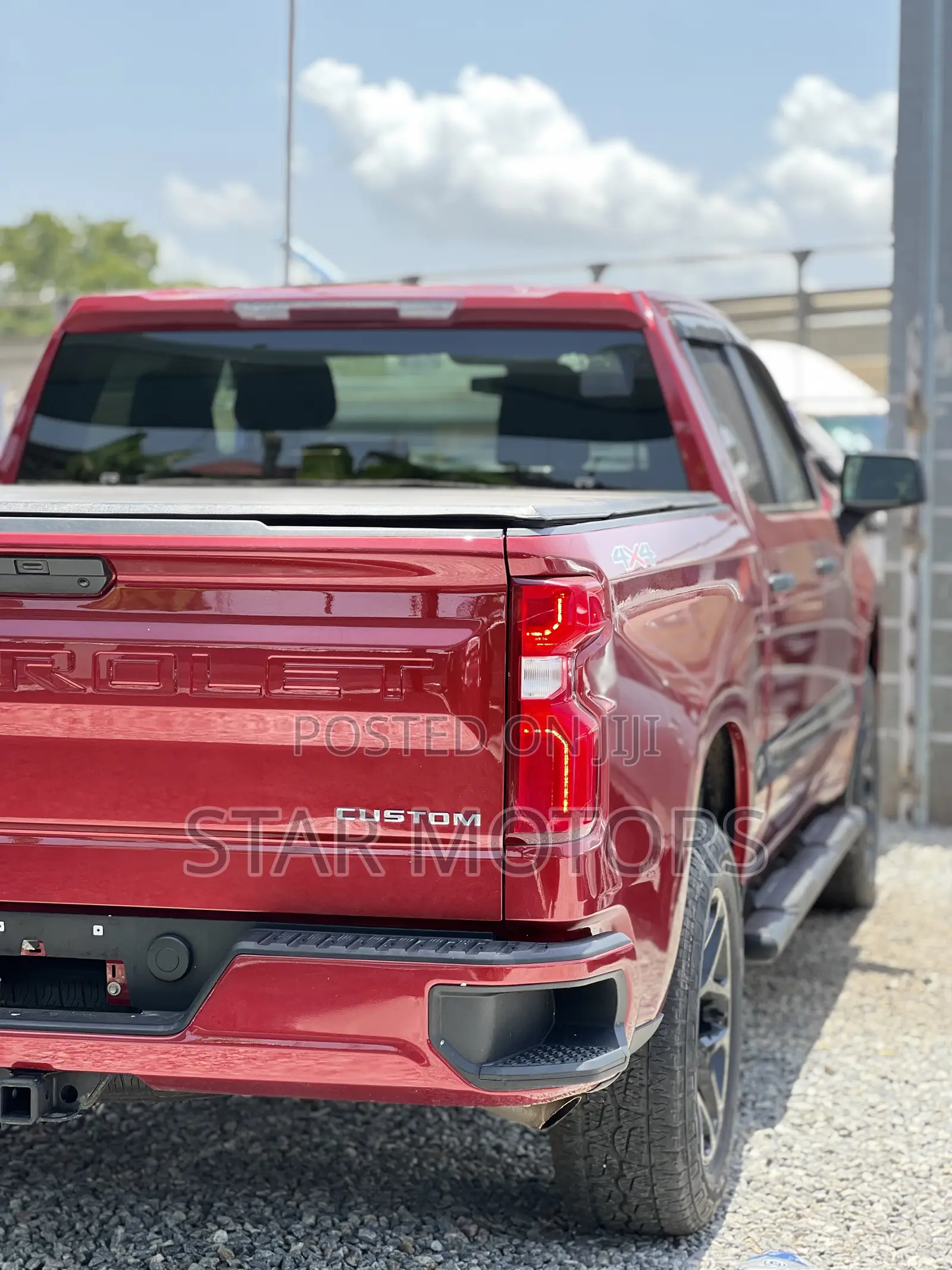 Chevrolet Silverado 2022 Silver