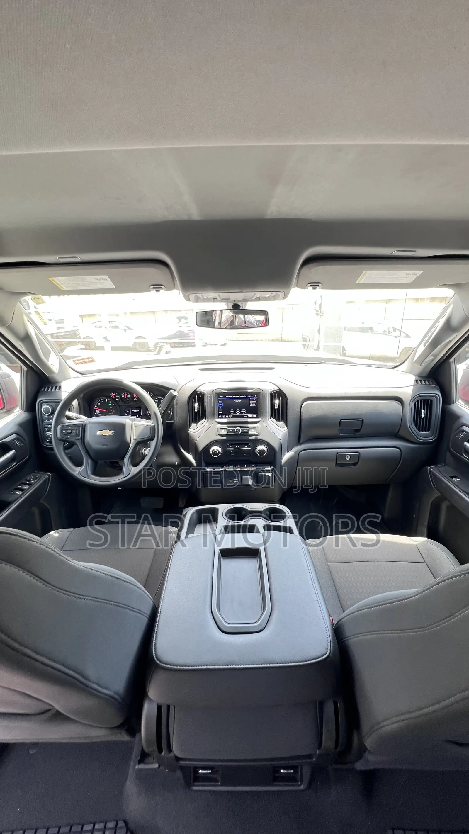 Chevrolet Silverado 2022 Silver