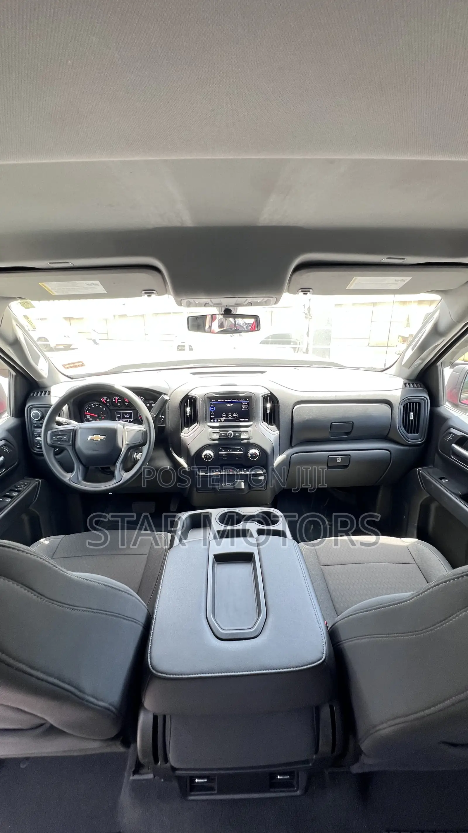 Chevrolet Silverado 2022 Silver