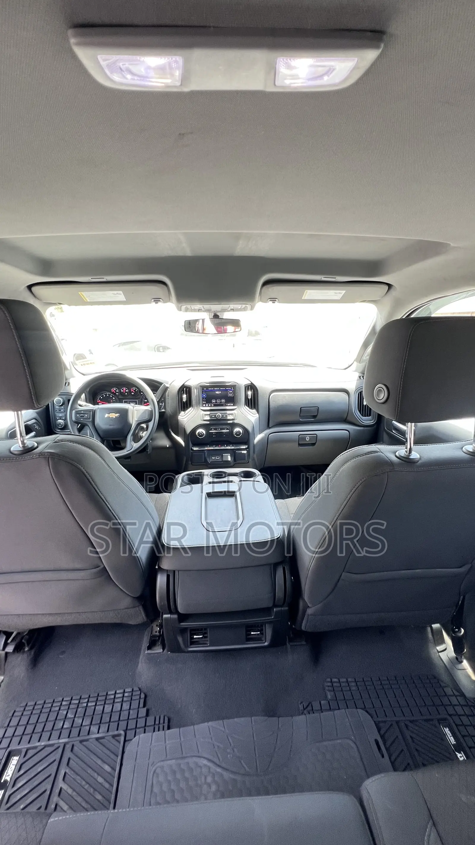 Chevrolet Silverado 2022 Silver