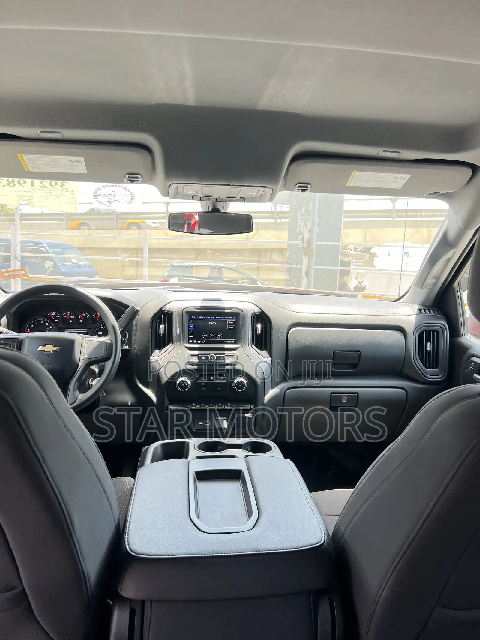 Chevrolet Silverado 2022 Silver