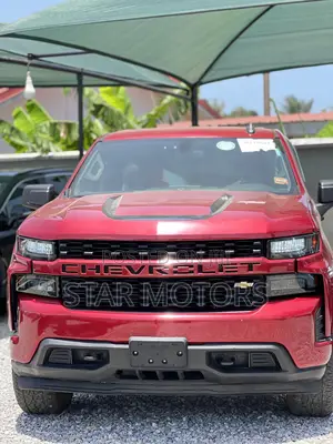 Chevrolet Silverado 2022 Silver