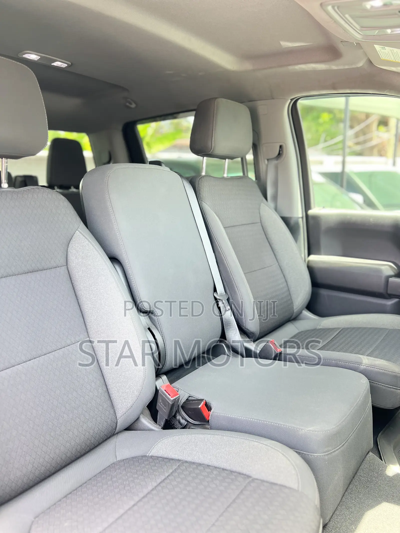 Chevrolet Silverado 2022 Silver
