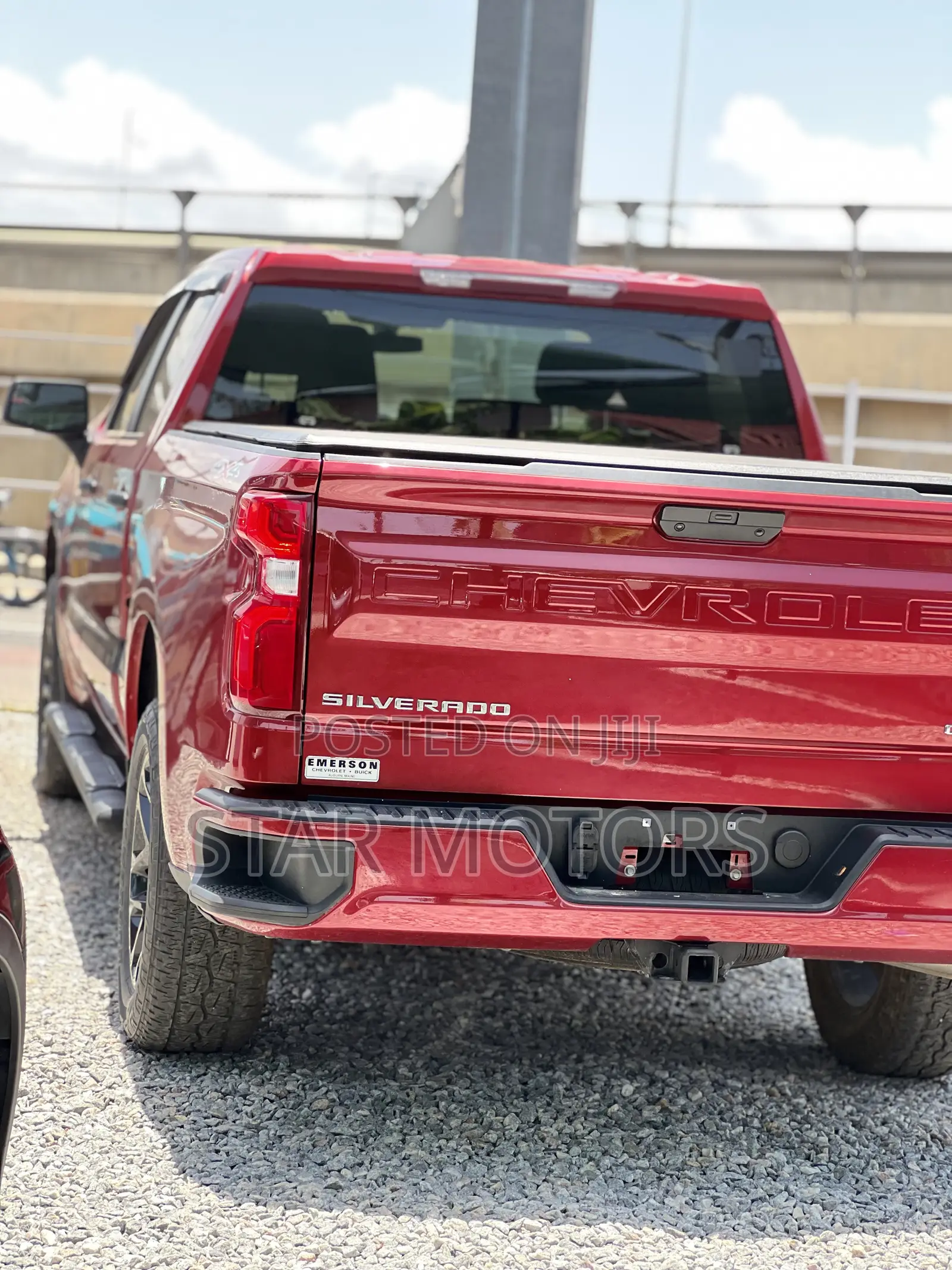 Chevrolet Silverado 2022 Silver