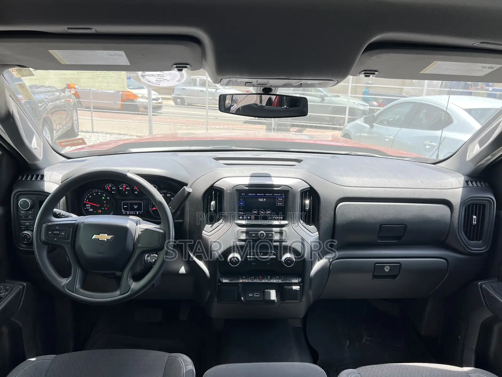 Chevrolet Silverado 2022 Silver