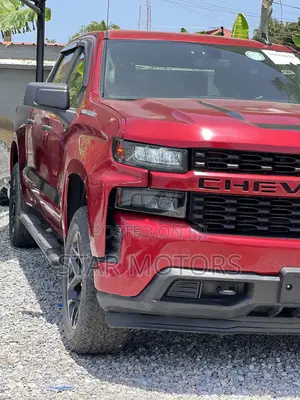 Chevrolet Silverado 2022 Silver
