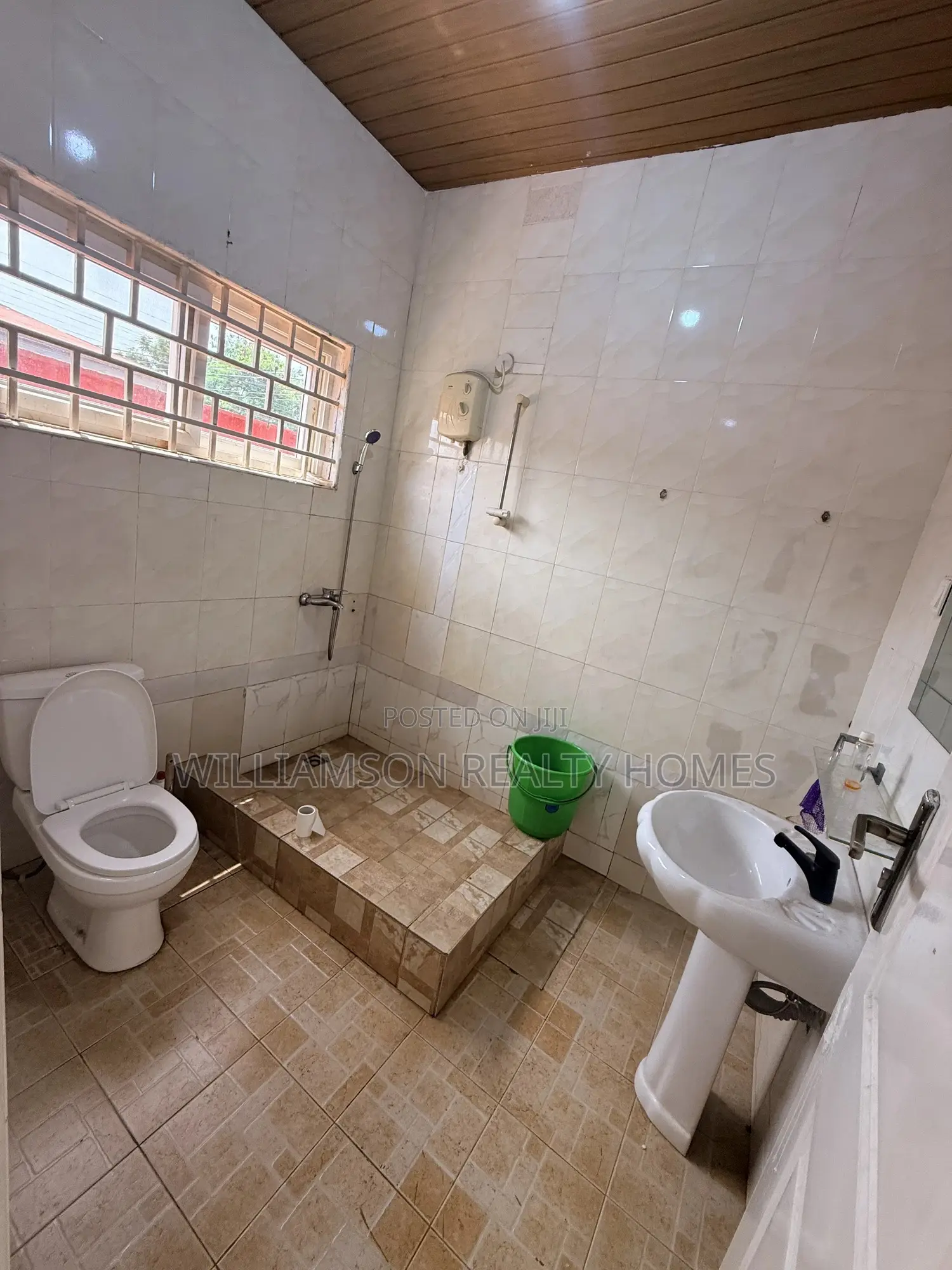 4bdrm House in Community 18 Area, Spintex for rent